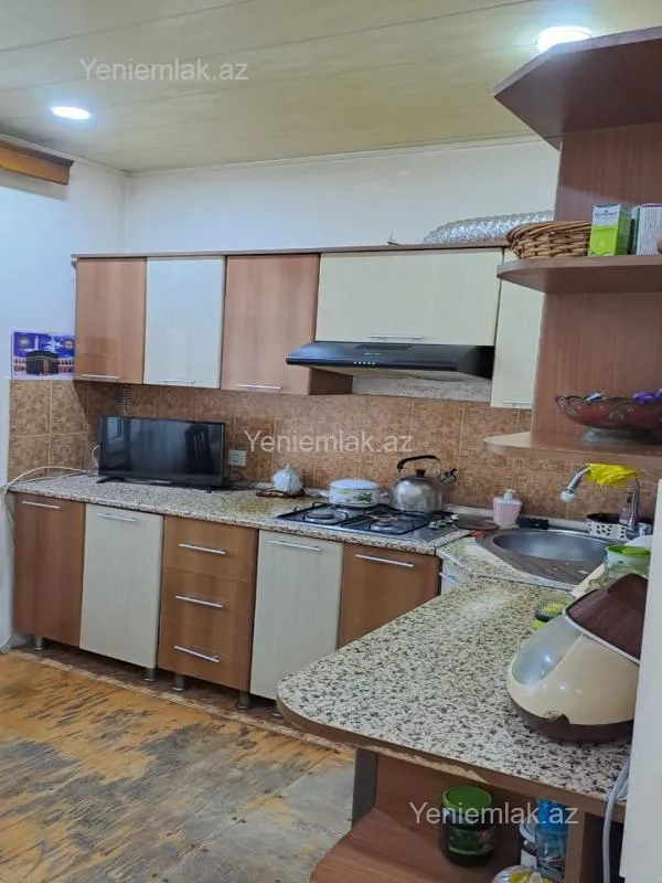 Satılır 5 otaqlı köhnə tikili 120 m²