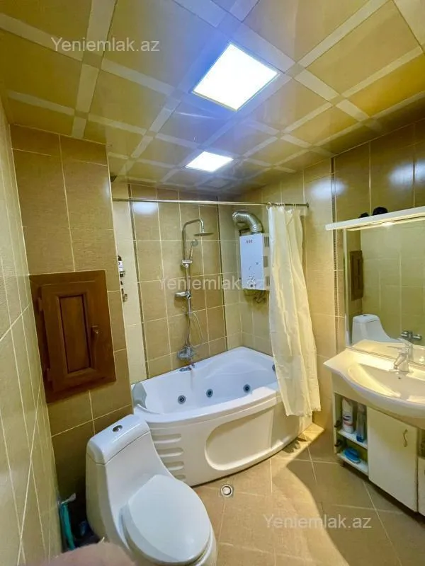 Satılır 2 otaqlı köhnə tikili 70 m²