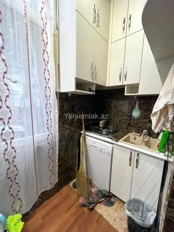 Satılır 2 otaqlı köhnə tikili 70 m²