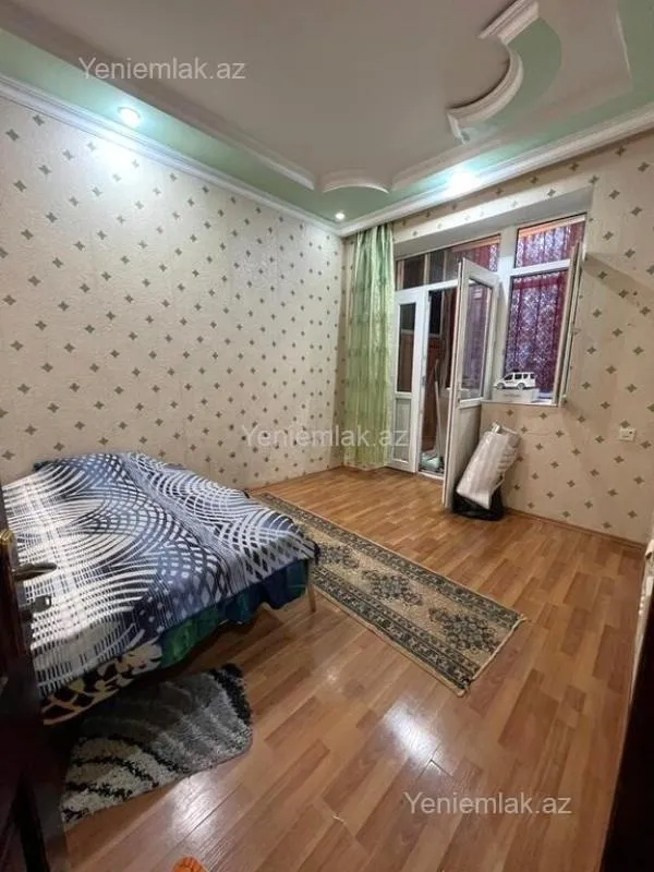 Satılır 2 otaqlı köhnə tikili 70 m²