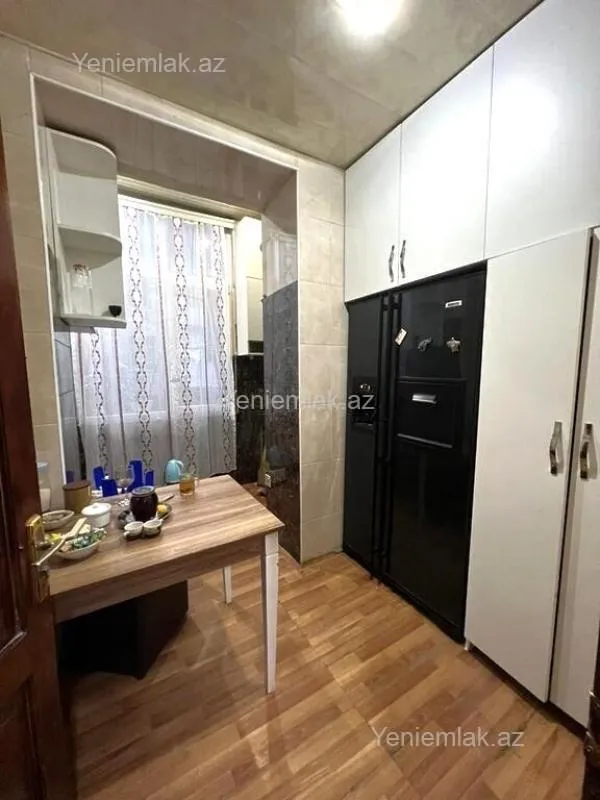 Satılır 2 otaqlı köhnə tikili 70 m²