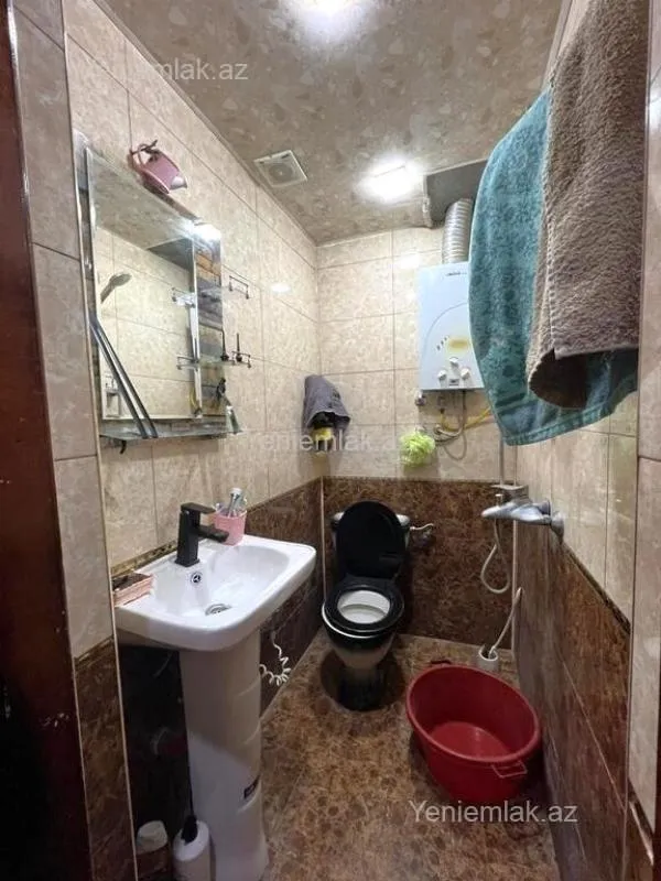 Satılır 2 otaqlı köhnə tikili 70 m²