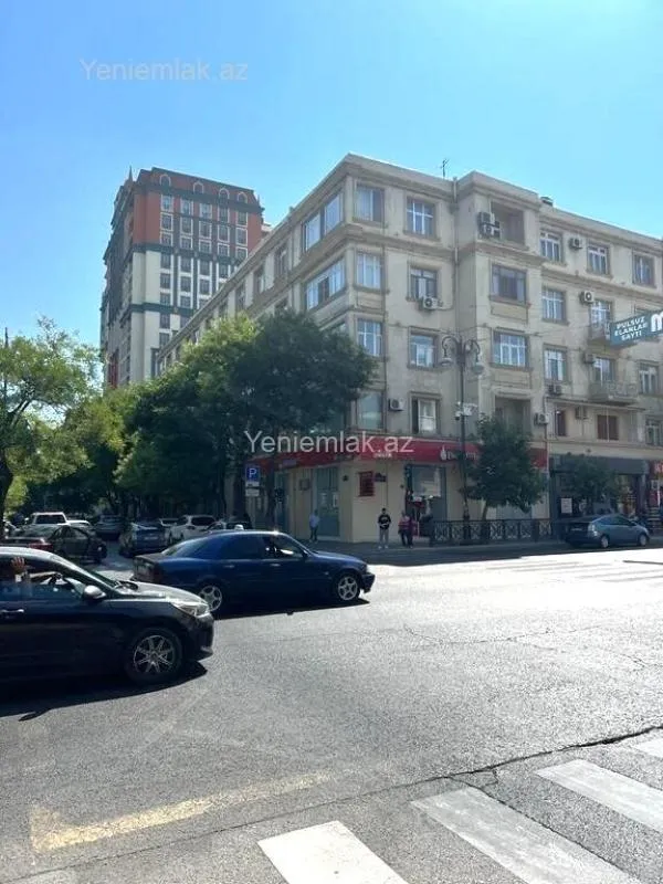 Satılır 2 otaqlı köhnə tikili 70 m²