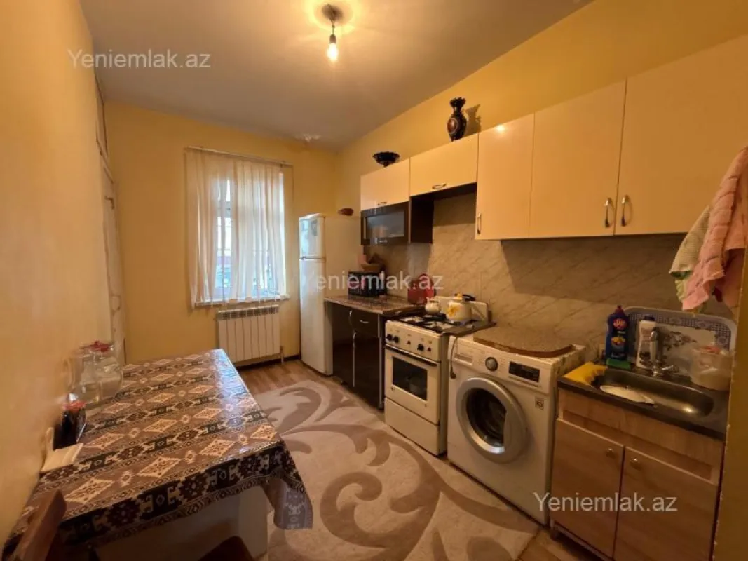 Satılır 3 otaqlı köhnə tikili 70 m²