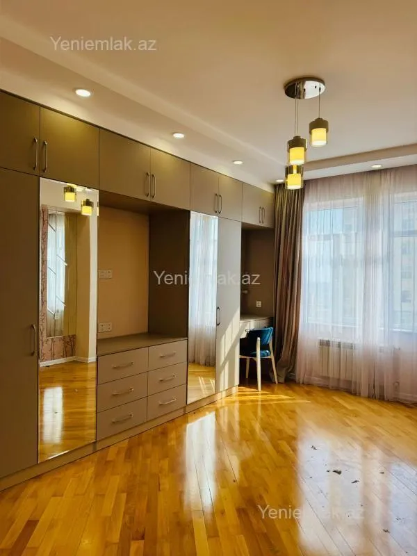 Satılır 3 otaqlı yeni tikili 120 m²