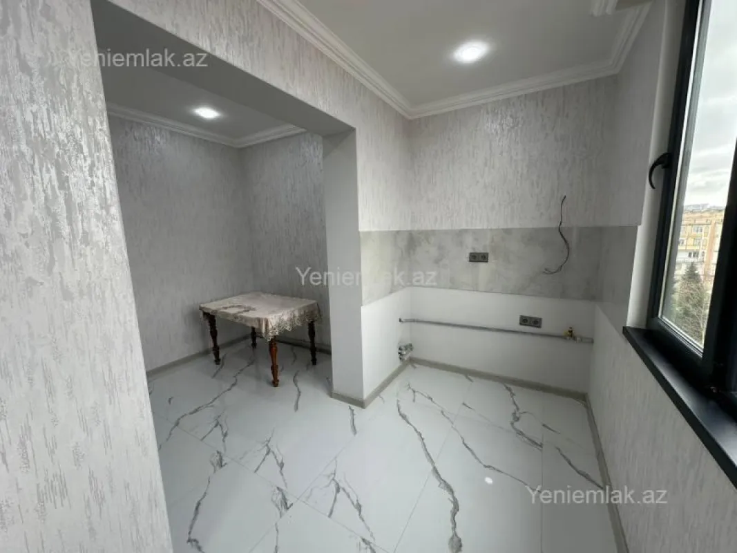 Satılır 5 otaqlı köhnə tikili 120 m²