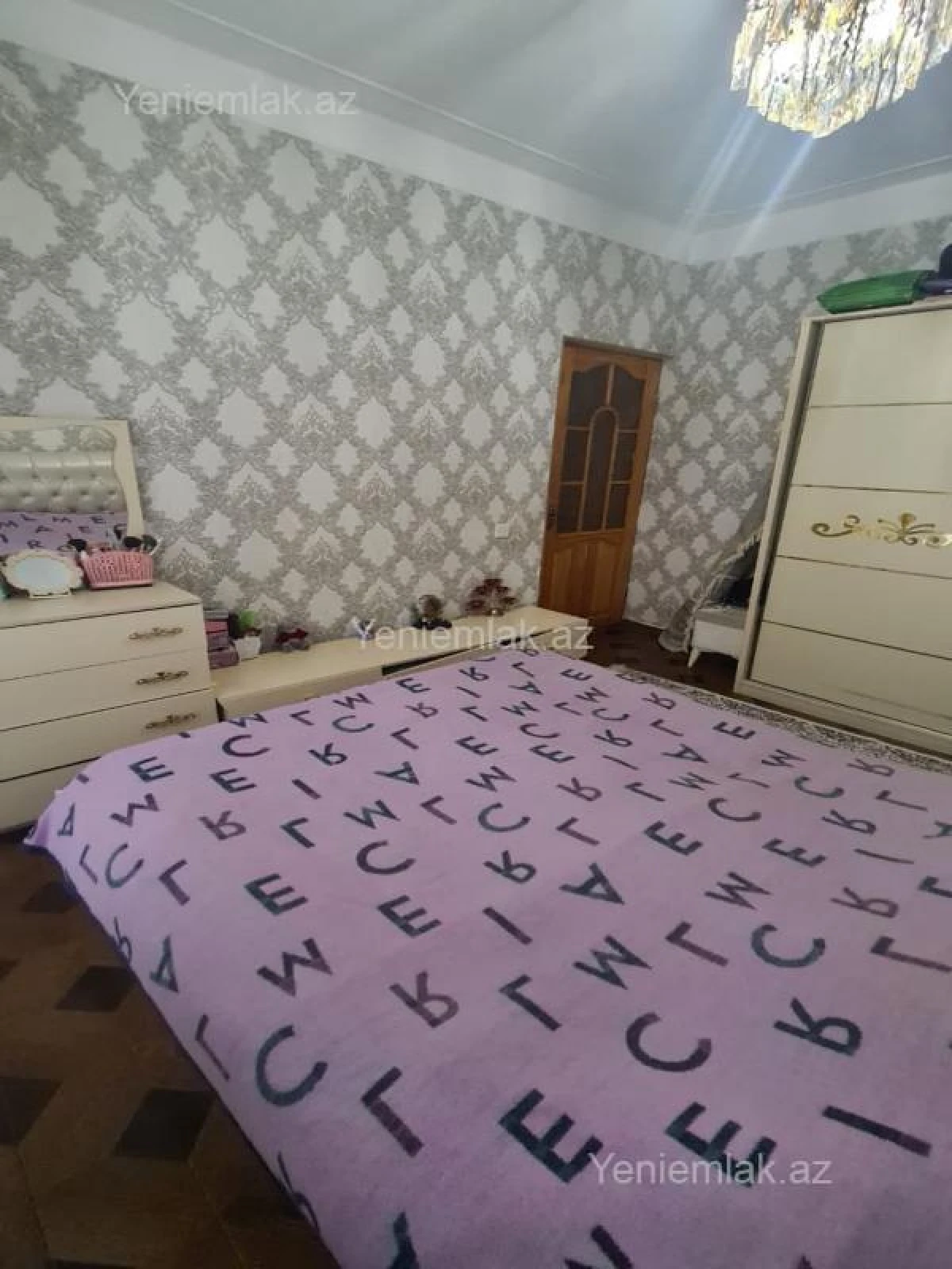 Satılır 3 otaqlı köhnə tikili 90 m²