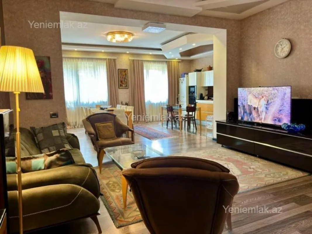 Satılır 3 otaqlı köhnə tikili 118 m²