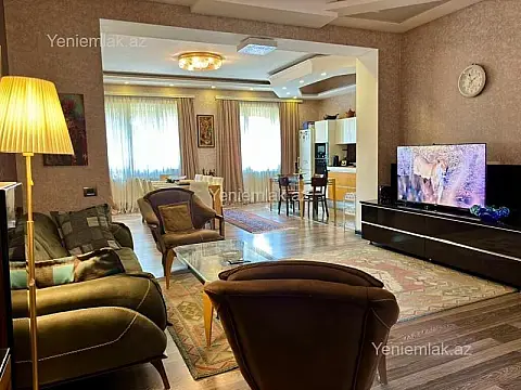 Satılır 3 otaqlı köhnə tikili 118 m²