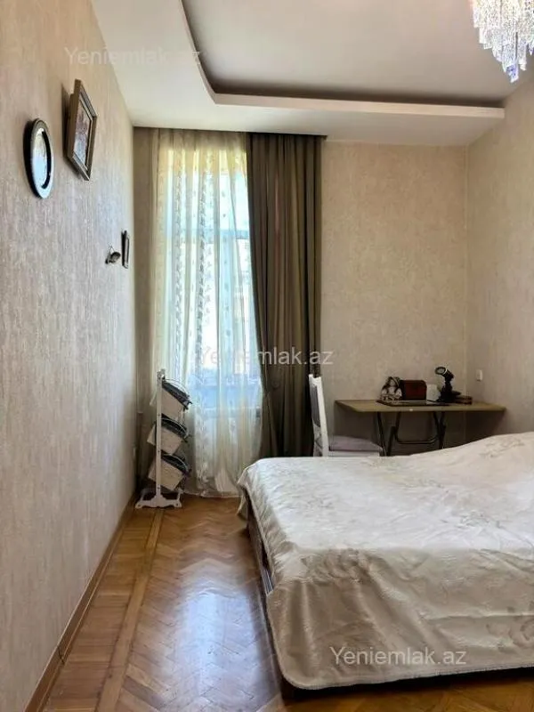 Satılır 3 otaqlı köhnə tikili 118 m²
