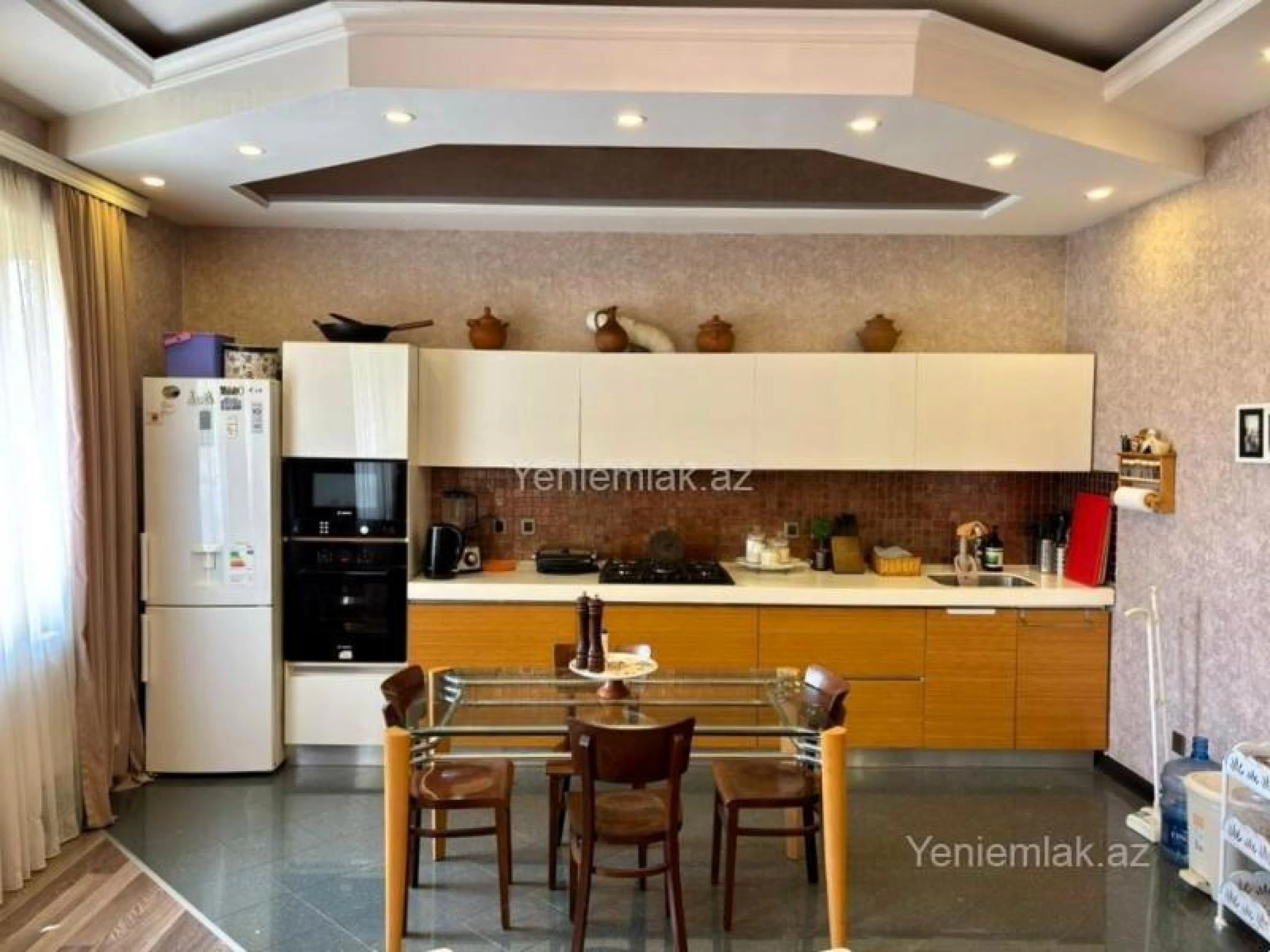 Satılır 3 otaqlı köhnə tikili 118 m²