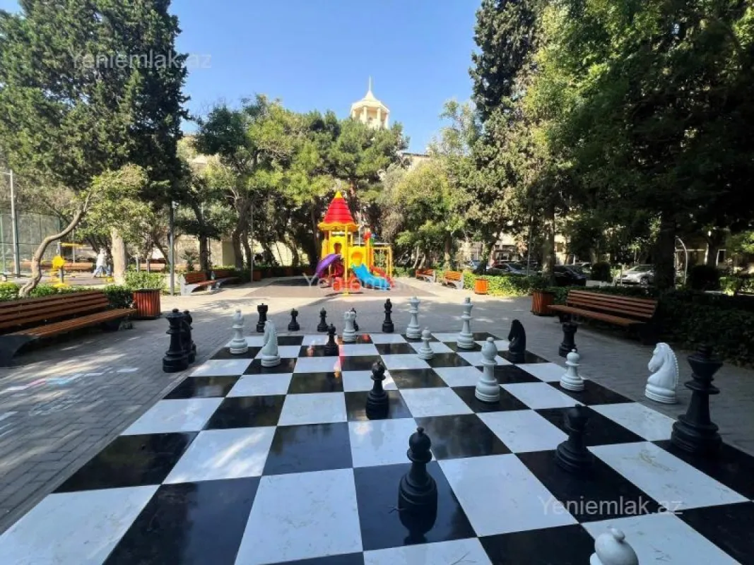 Satılır 3 otaqlı köhnə tikili 118 m²