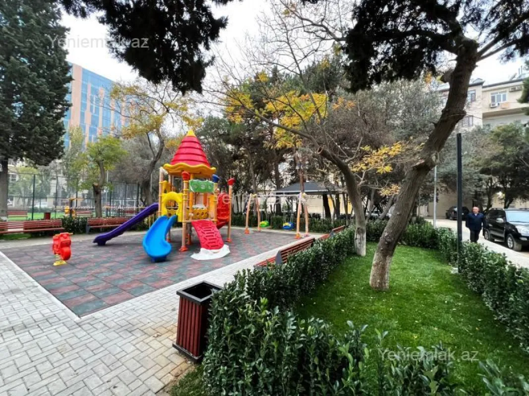 Satılır 3 otaqlı köhnə tikili 118 m²