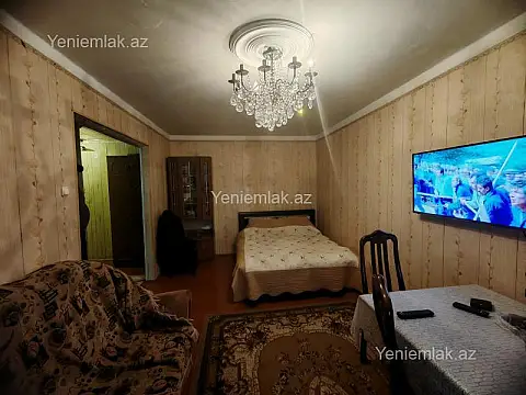 Satılır 1 otaqlı köhnə tikili 32 m²