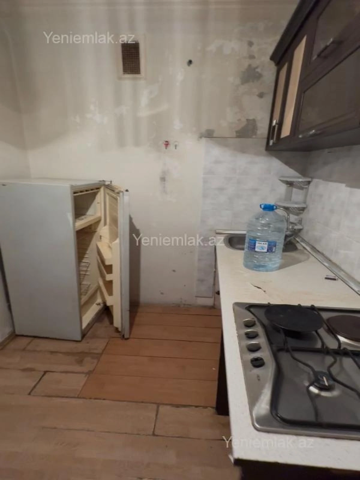 Satılır 2 otaqlı köhnə tikili 55 m²