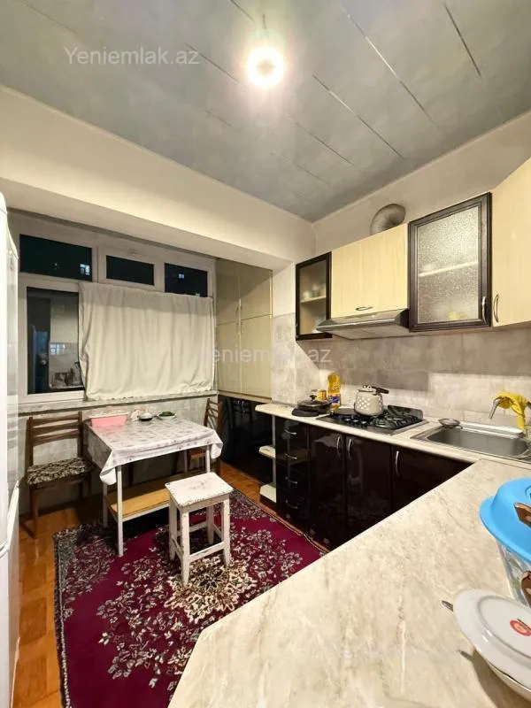 Satılır 3 otaqlı köhnə tikili 90 m²