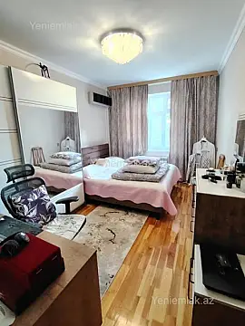 Satılır 4 otaqlı köhnə tikili 110 m²