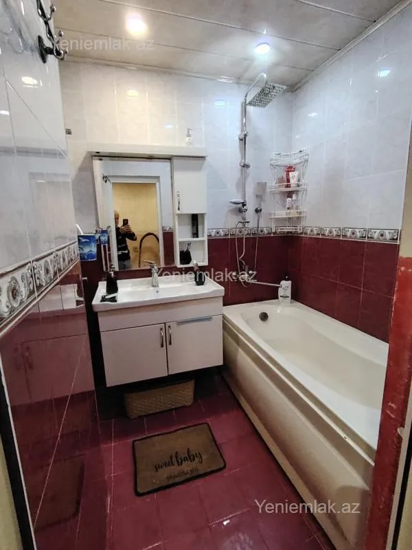 Satılır 4 otaqlı köhnə tikili 110 m²