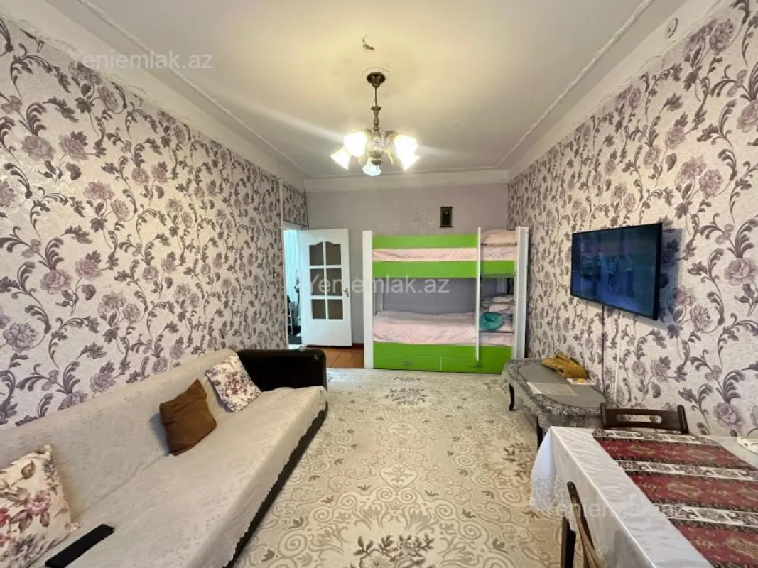 Satılır 2 otaqlı köhnə tikili 60 m²