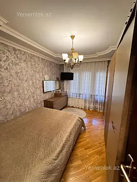 Satılır 3 otaqlı köhnə tikili 100 m²