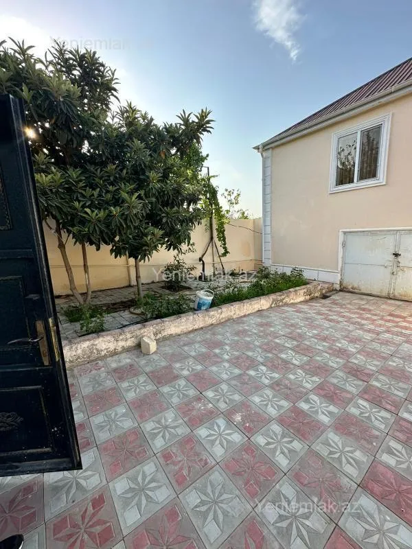 Satılır 5 otaqlı həyət evi 180 m²