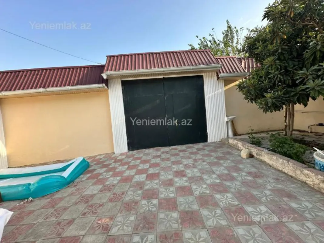 Satılır 5 otaqlı həyət evi 180 m²