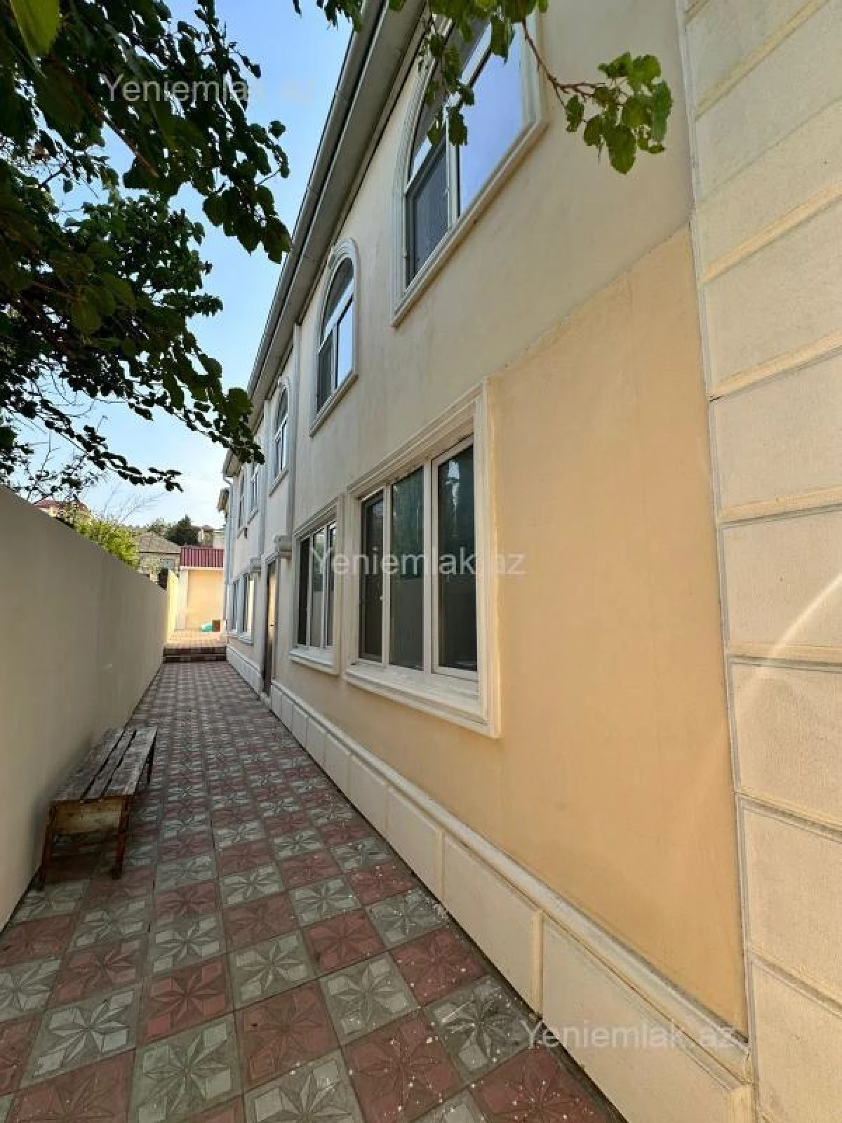 Satılır 5 otaqlı həyət evi 180 m²