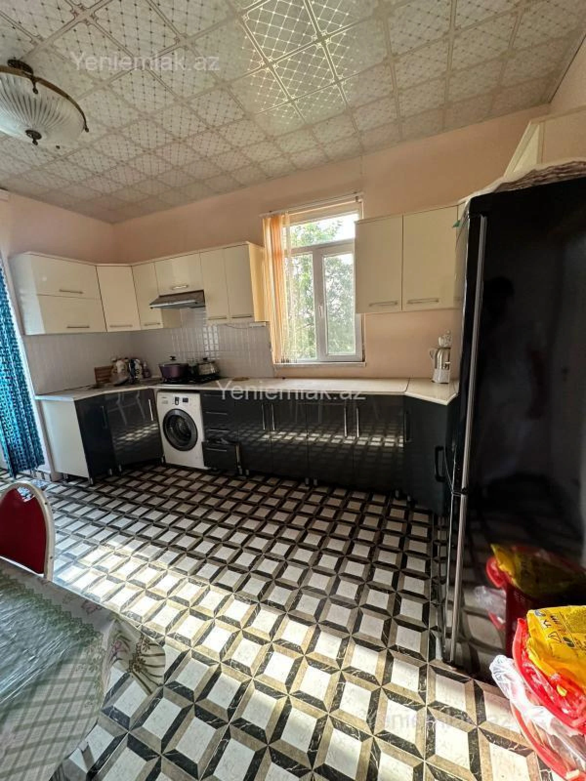 Satılır 5 otaqlı həyət evi 180 m²