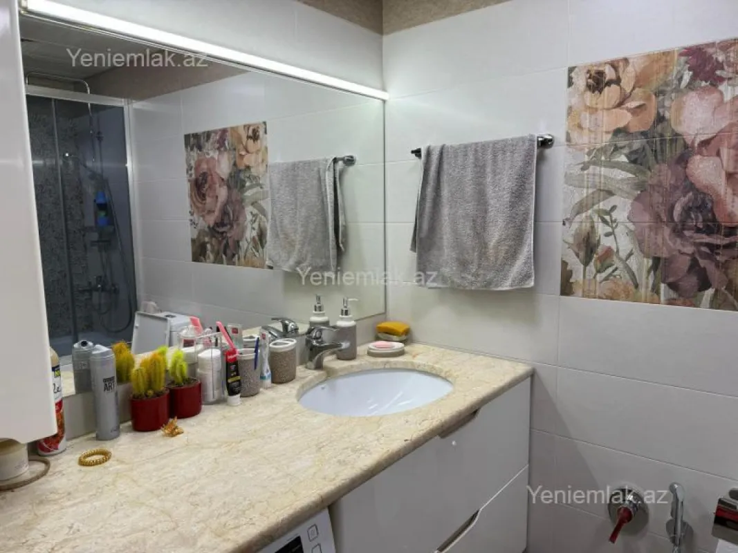 Satılır 2 otaqlı köhnə tikili 68 m²