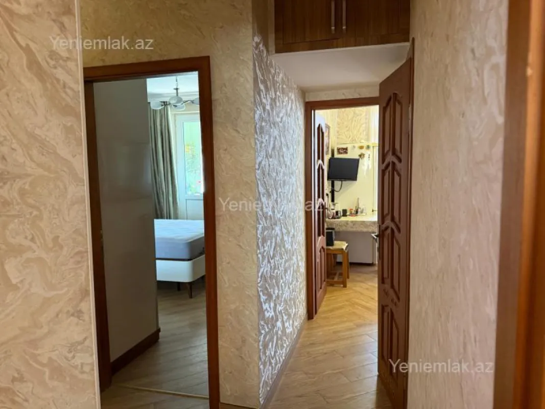 Satılır 2 otaqlı köhnə tikili 68 m²