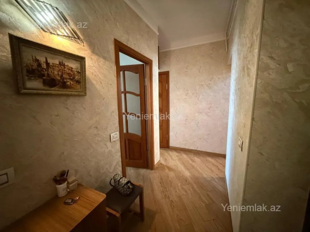 Satılır 2 otaqlı köhnə tikili 68 m²