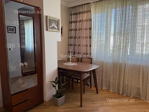 Satılır 2 otaqlı köhnə tikili 68 m²
