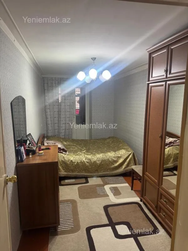 Satılır 4 otaqlı köhnə tikili 110 m²
