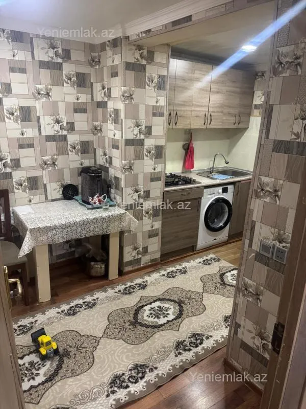 Satılır 4 otaqlı köhnə tikili 110 m²