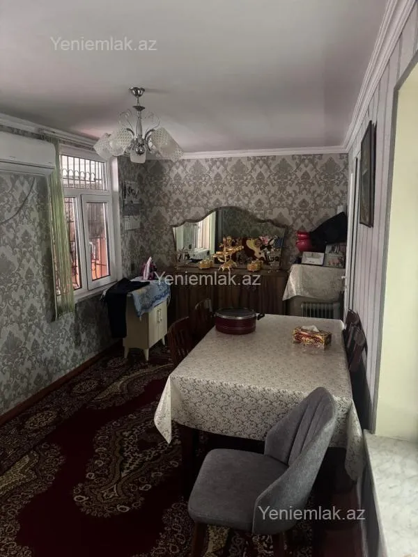 Satılır 4 otaqlı köhnə tikili 110 m²