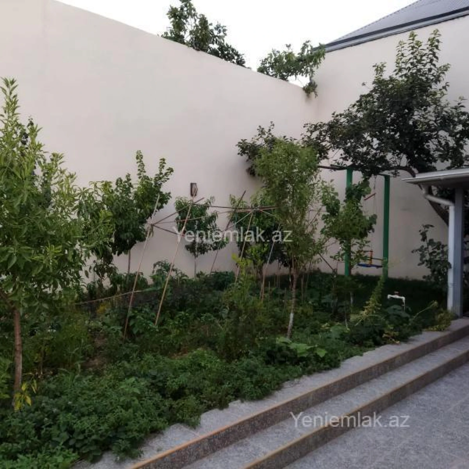 Satılır 10 otaqlı həyət evi 390 m²