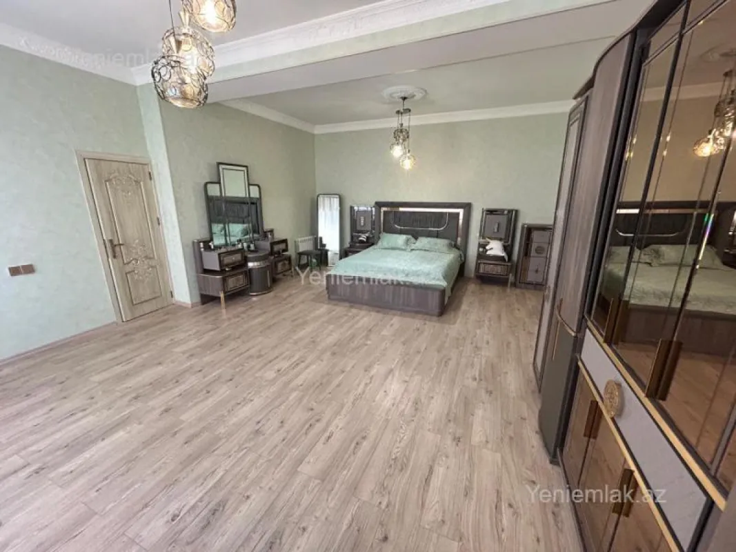 Satılır 10 otaqlı həyət evi 390 m²