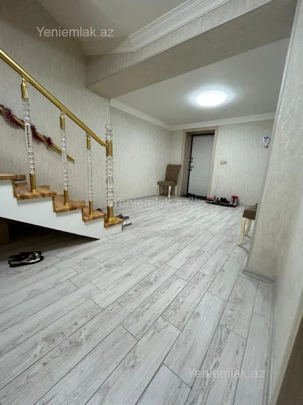 Satılır 10 otaqlı həyət evi 390 m²