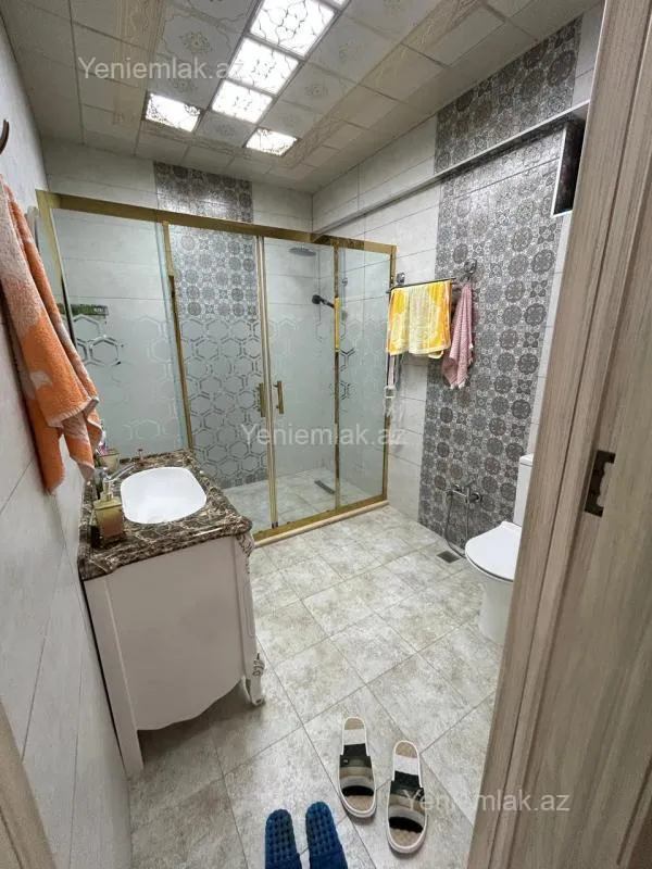 Satılır 10 otaqlı həyət evi 390 m²