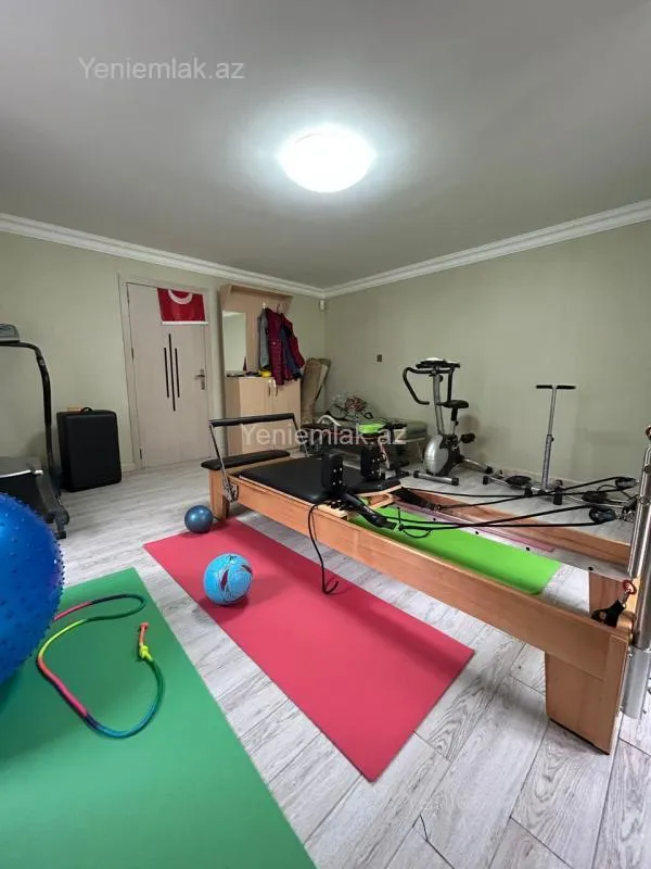 Satılır 10 otaqlı həyət evi 390 m²