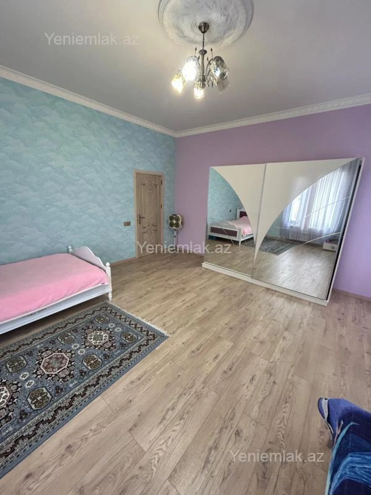 Satılır 10 otaqlı həyət evi 390 m²
