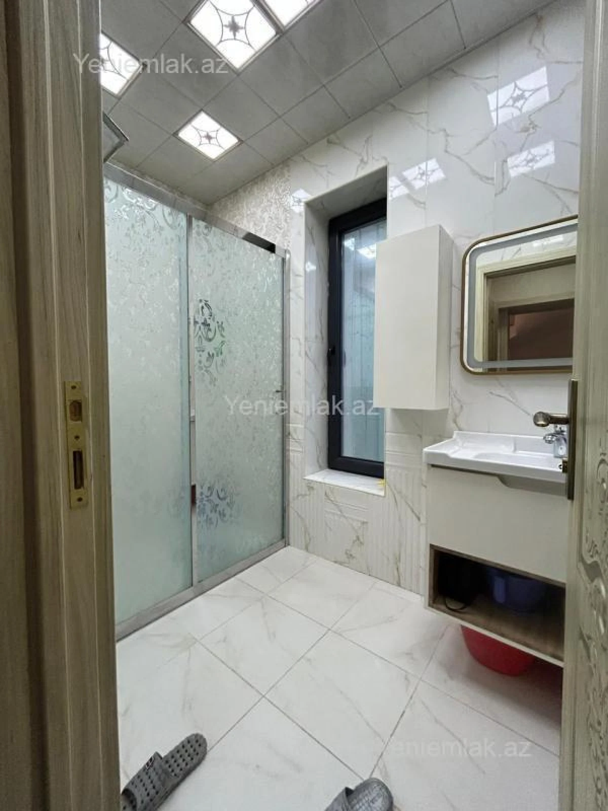 Satılır 10 otaqlı həyət evi 390 m²