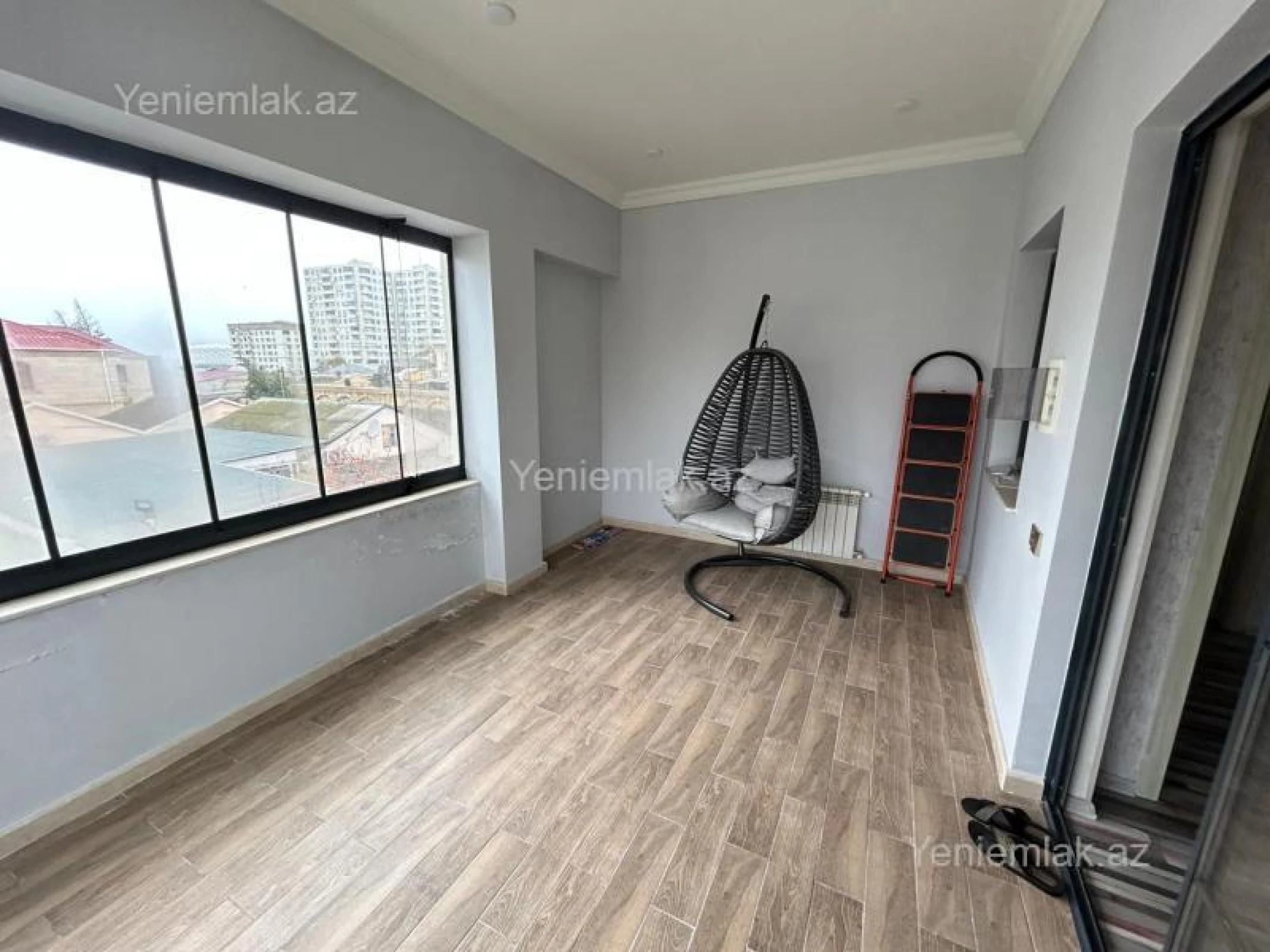 Satılır 10 otaqlı həyət evi 390 m²