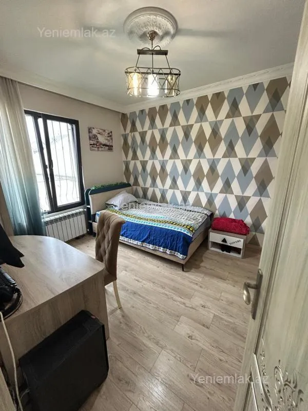 Satılır 10 otaqlı həyət evi 390 m²
