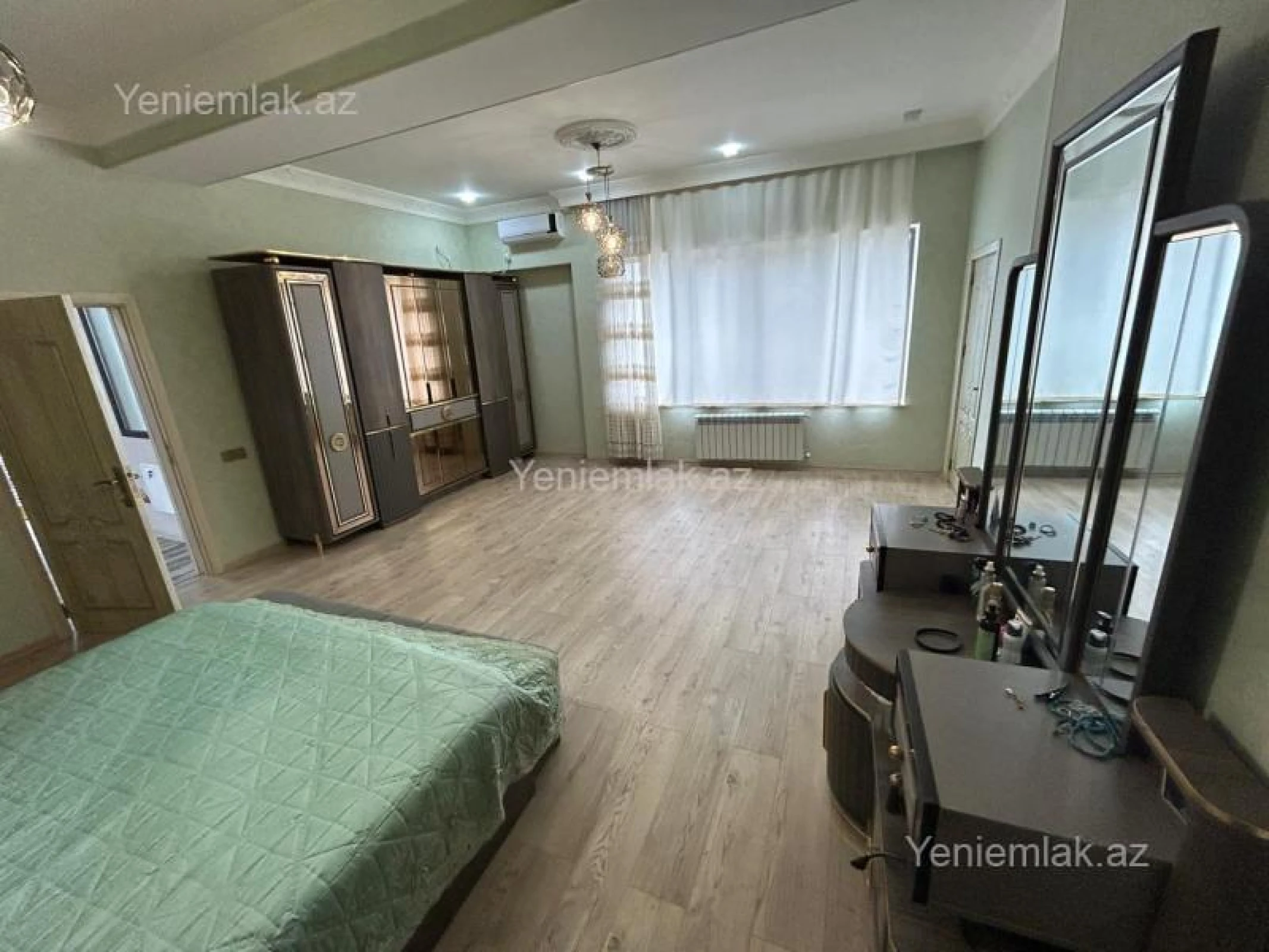 Satılır 10 otaqlı həyət evi 390 m²