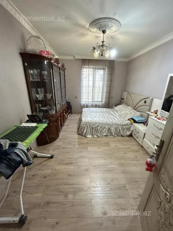 Satılır 10 otaqlı həyət evi 390 m²