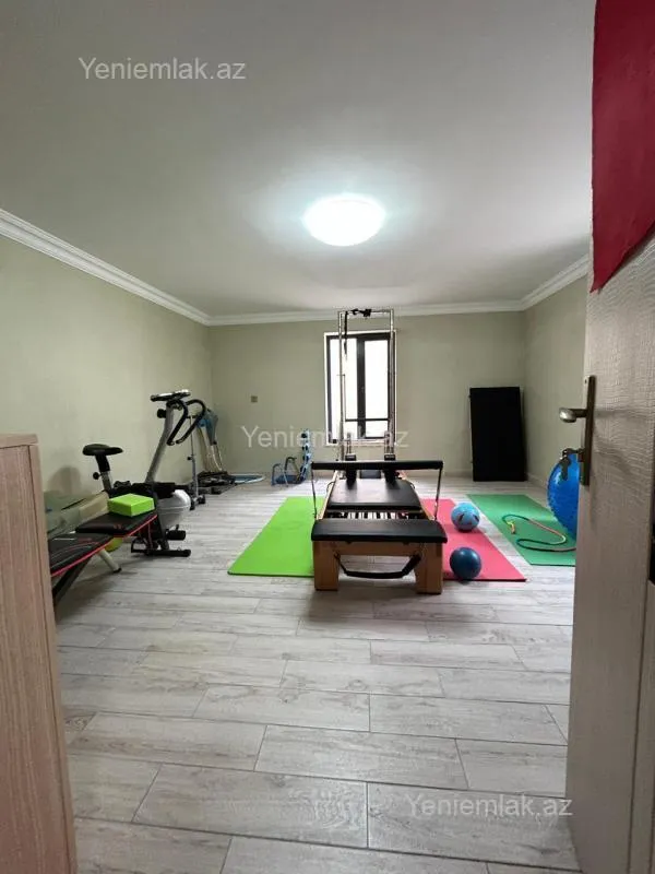 Satılır 10 otaqlı həyət evi 390 m²