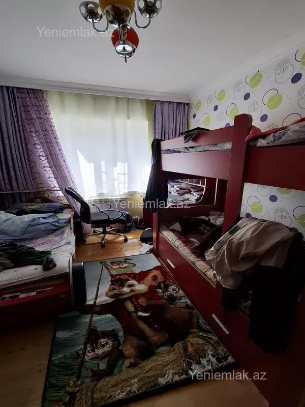 Satılır 4 otaqlı köhnə tikili 93 m²
