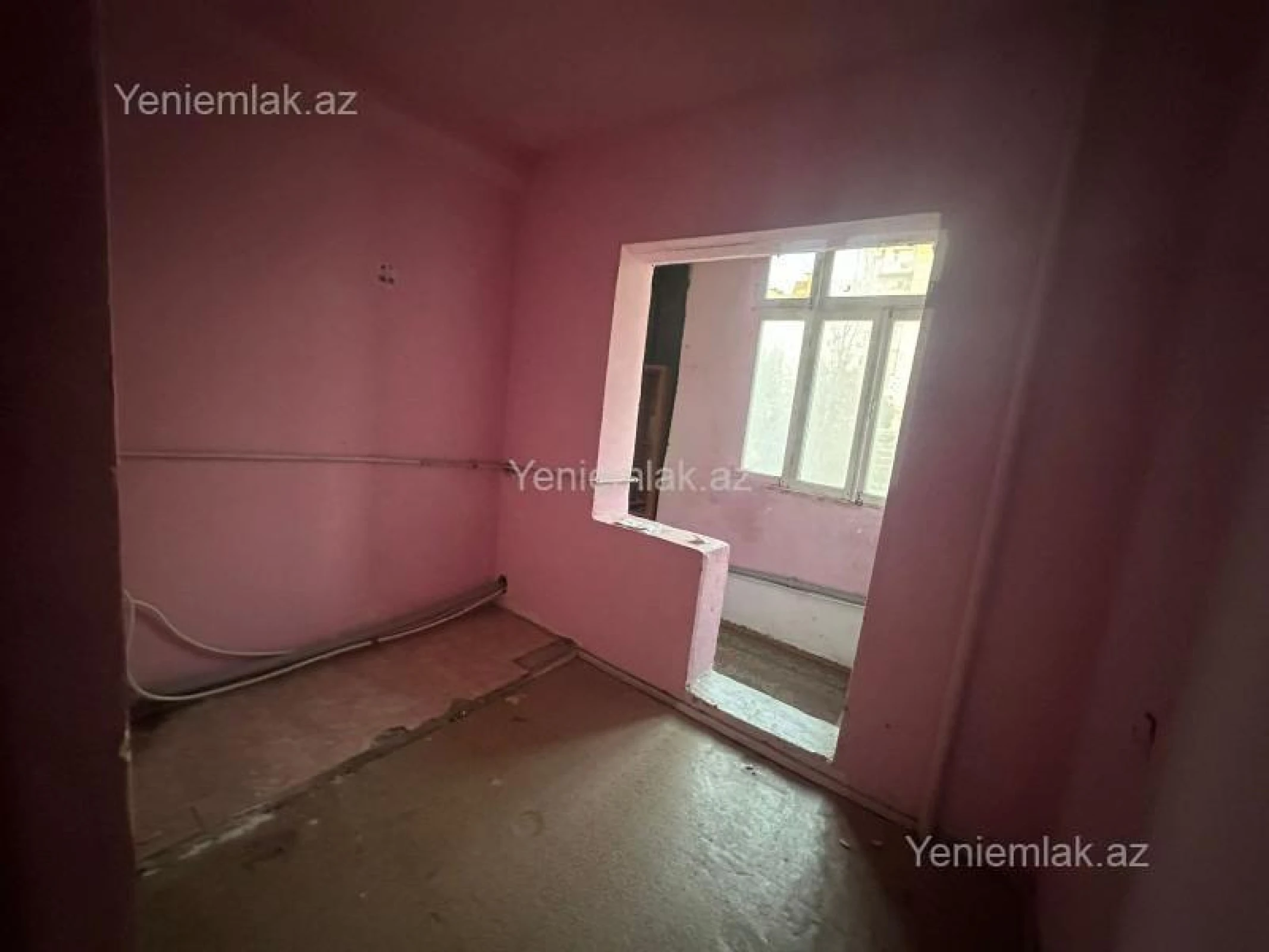 Satılır 1 otaqlı köhnə tikili 42 m²