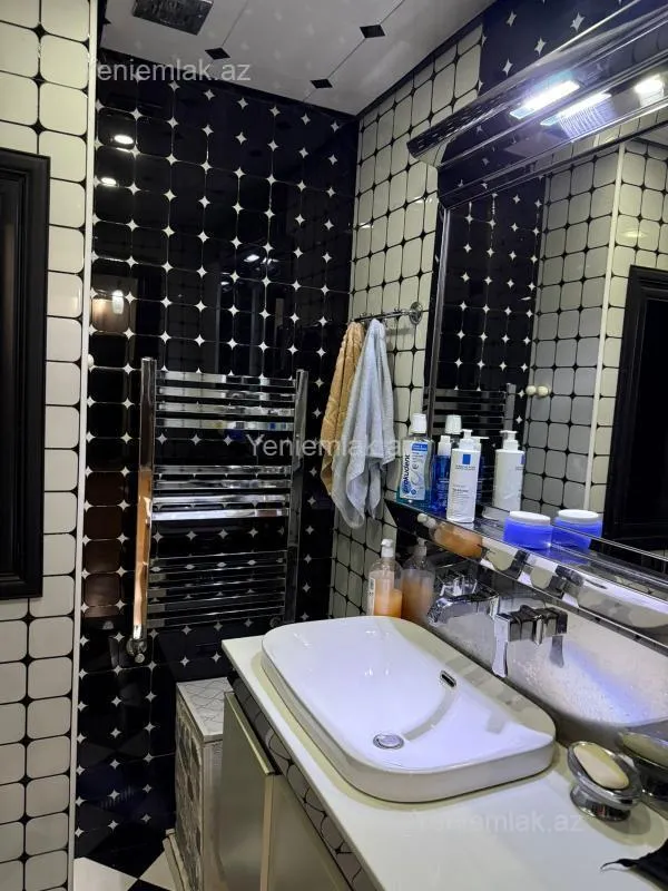 Satılır 4 otaqlı yeni tikili 140 m²